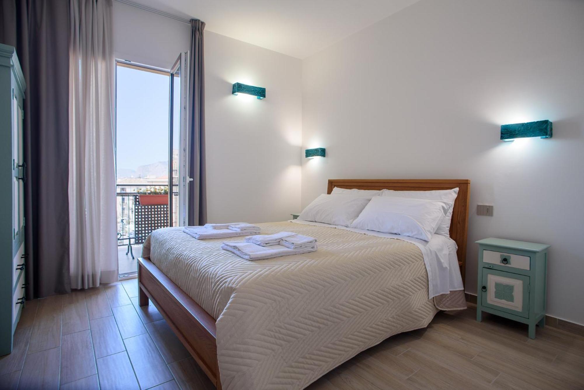 Central Station Apartments - Fanale Rentals باليرمو الغرفة الصورة